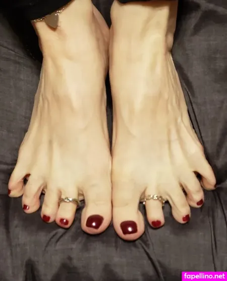 Harleyandivysfeet OnlyFans Thumbnail #lFiyzcJUN7