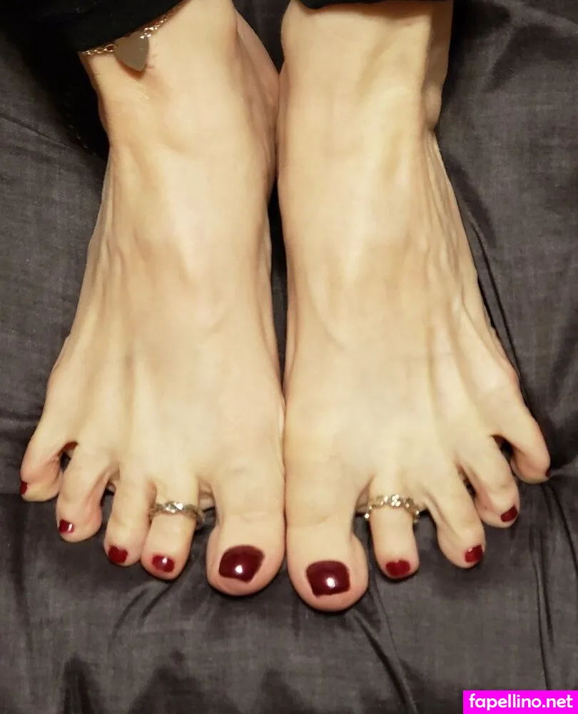 fl0werchildd, harleyandivysfeet Nude Leaked OnlyFans Photo #lFiyzcJUN7