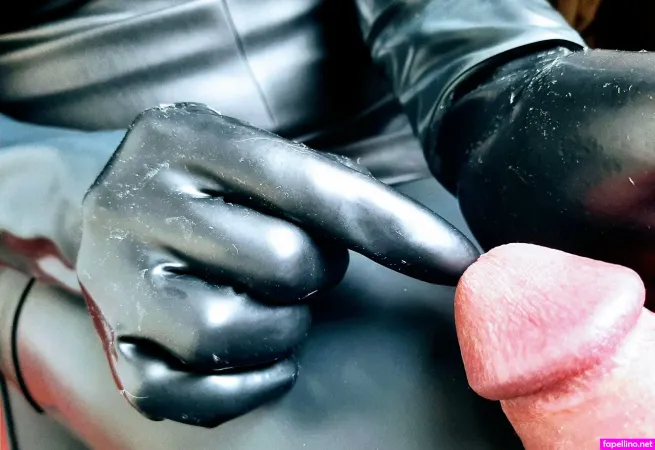 Heavyrubberette OnlyFans Thumbnail #VTVAmZxbgU