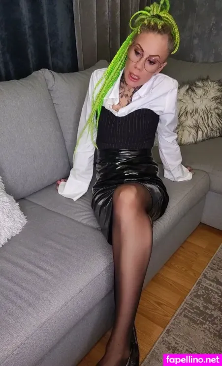 Heeladdictpetitefreee OnlyFans Thumbnail #ICZS0GpOZI
