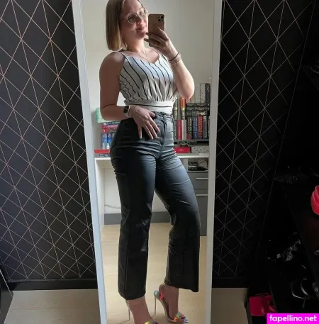 Heels Girl 87 OnlyFans Thumbnail #N7CyLJA9C6