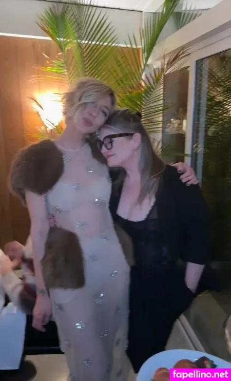 Heidi Gardner OnlyFans Thumbnail #ywh0r2Xnm8