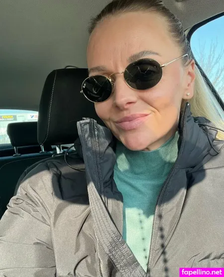 Helen De OnlyFans Thumbnail #C3NCIjD2oY