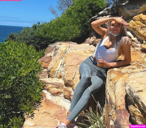 Helen Housby OnlyFans Thumbnail #9rgdZcGxog