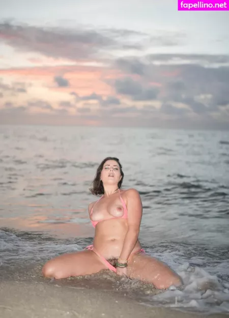 Helena Price OnlyFans Thumbnail #8Fwinb2zap