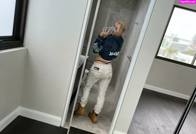 Helenacoco OnlyFans Thumbnail #eR6UwUR9h8