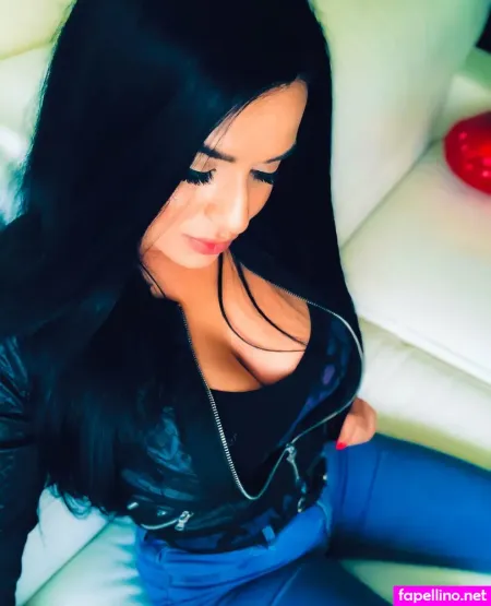 Helenahel OnlyFans Thumbnail #MTwcBbSgYp