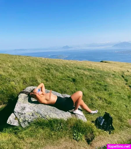Heleneelises Helene Elise Strom Helenees OnlyFans Thumbnail #h5erQtSHJq
