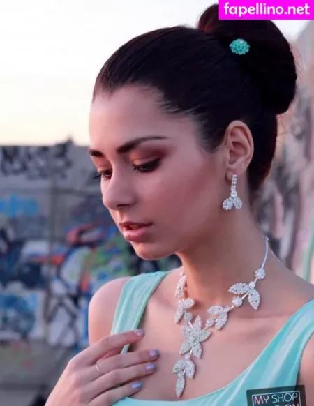 Helga Lovekaty OnlyFans Thumbnail #LtVdORKiLm