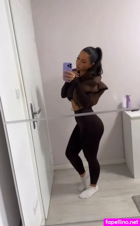 Helin Deli OnlyFans Thumbnail #B1v0tyPmVl