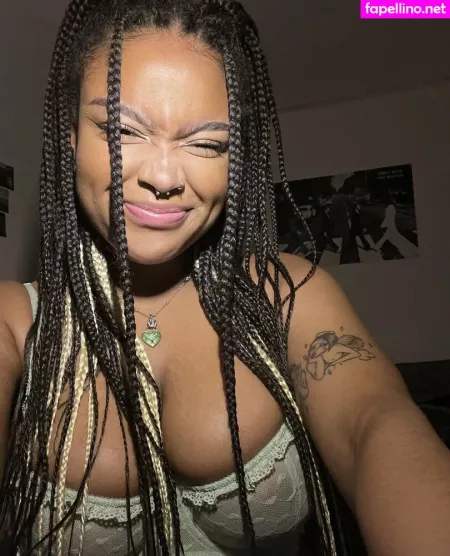 Hell0kittyevie OnlyFans Thumbnail #1NKqRib9E7