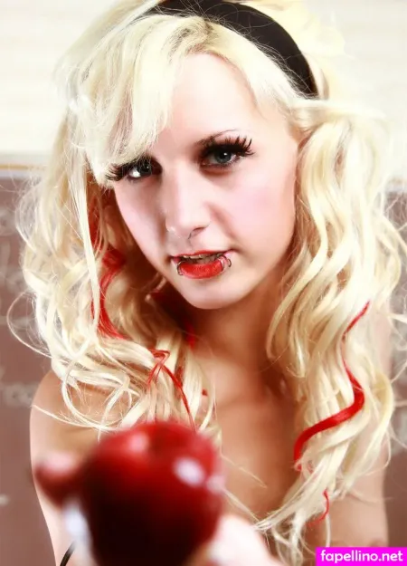 Hellenheelz OnlyFans Thumbnail #wVFr2errFA