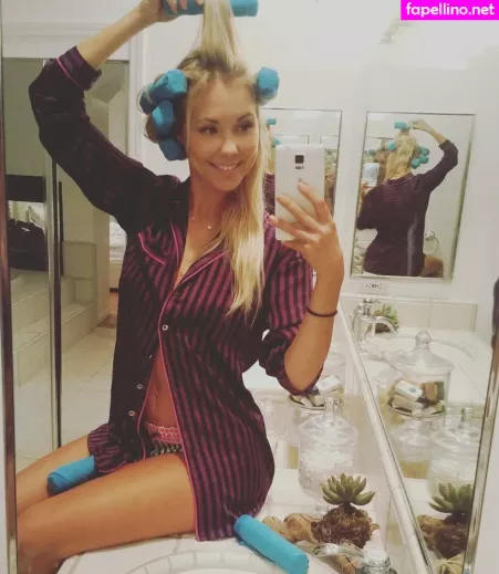 Helloitslynne OnlyFans Thumbnail #FD7HUknFv7