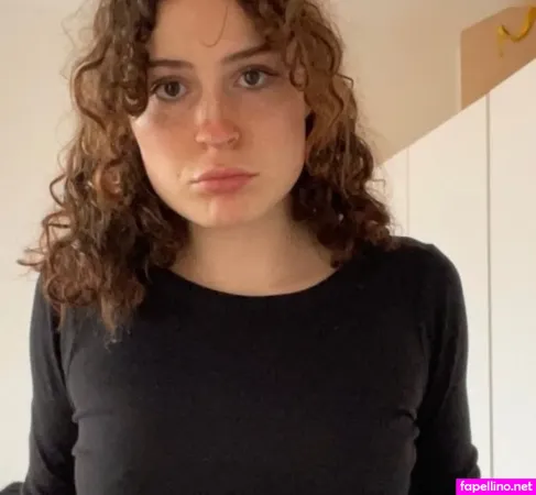 Hellokittysara OnlyFans Thumbnail #OZh2nLGsMw