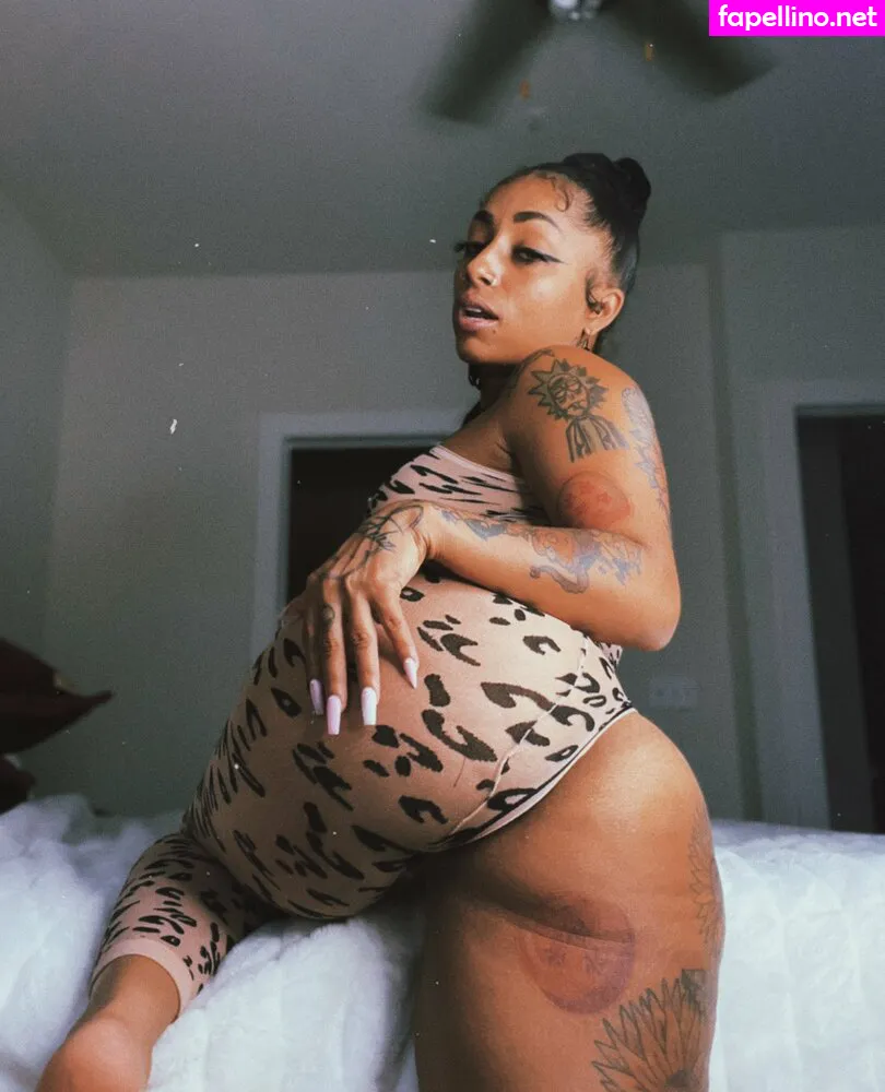 helloomcfly, https:, ishues Nude Leaked OnlyFans Photo #LM0o9dESVE