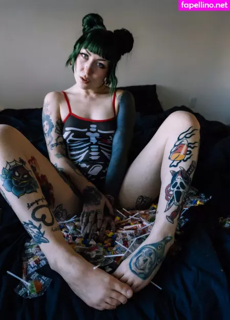 Helloyelow OnlyFans Thumbnail #thuu0wMzJM