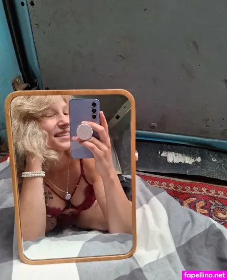 Helmivillasukka Main Profile Photo