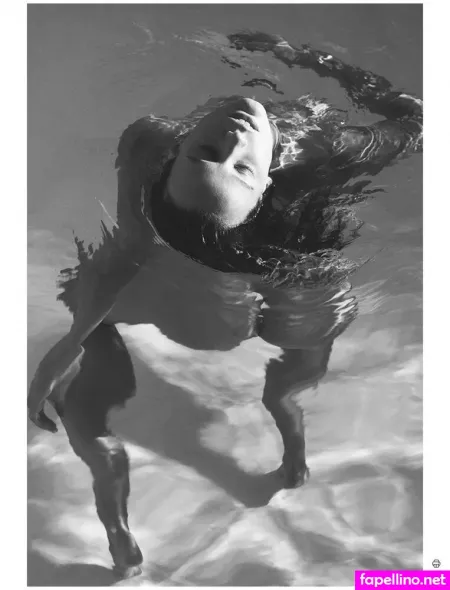 Heloise Giraud OnlyFans Thumbnail #4VRhJyn4lM