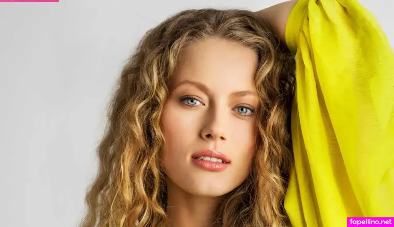 Henessi Schmidt OnlyFans Thumbnail #YVwWrzys6K