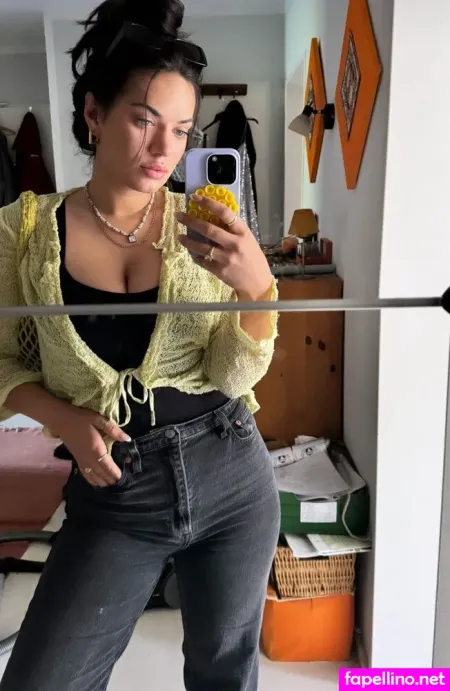 Henna Hennschka OnlyFans Thumbnail #c5iHMzRfFx