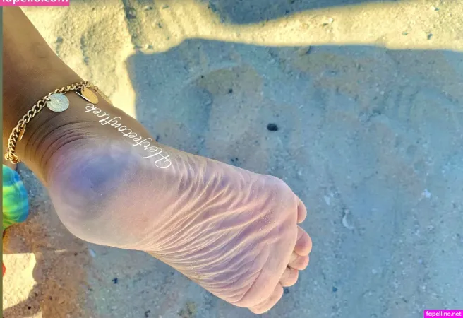 Herfeetonfleek OnlyFans Thumbnail #9spOd8norX