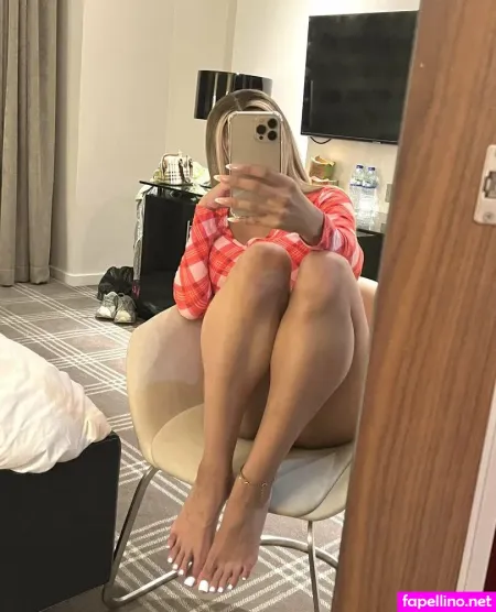 Herfeetonfleek OnlyFans Thumbnail #lesbYMlGd2