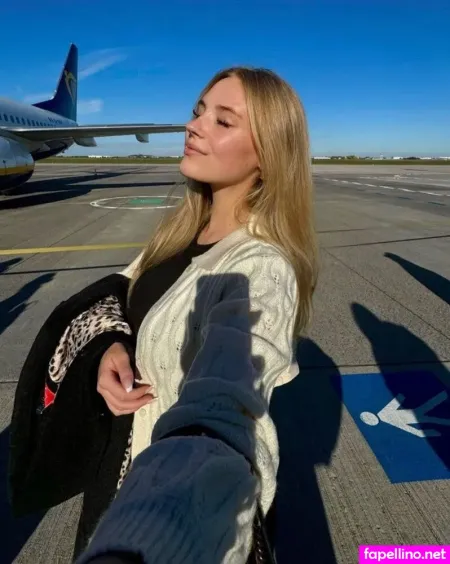 Hermine Radloff OnlyFans Thumbnail #1Inv2g1XCu