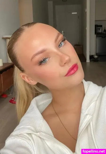 Hermine Radloff OnlyFans Thumbnail #4K7CmQ1Fcb