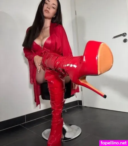 Herrin Lucy OnlyFans Thumbnail #9hBG6M45y4