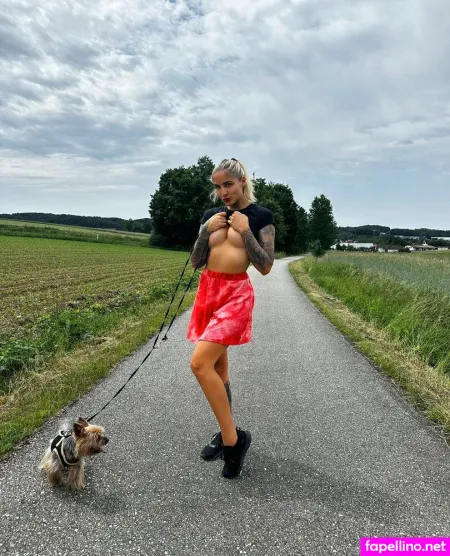 Herzblutmadlofficial OnlyFans Thumbnail #gxhfWCikYi