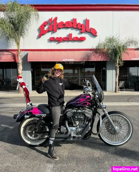 Heyitscodee 1 OnlyFans Thumbnail #EtkZgTgAqm