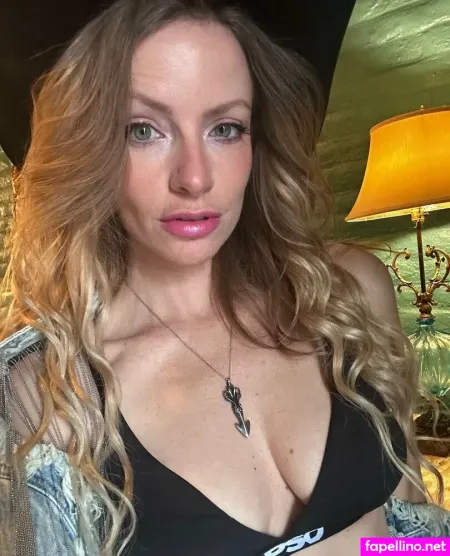 Heyitscodee 1 OnlyFans Thumbnail #gBXJbLSTh1