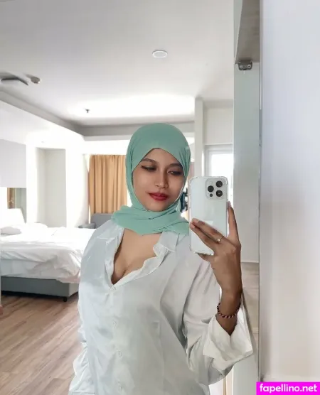 Hijab Aysha OnlyFans Thumbnail #7039I4o1lN
