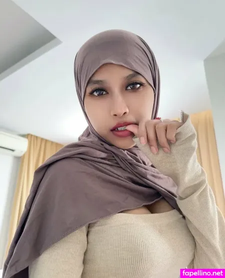 Hijab Aysha OnlyFans Thumbnail #Q2hx6CJ96r