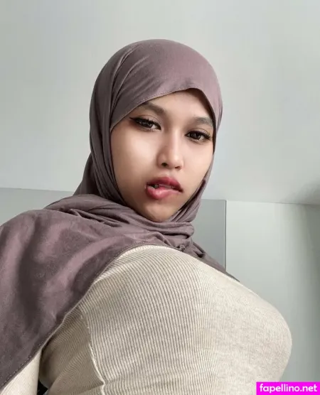 Hijab Aysha OnlyFans Thumbnail #XdW84iMMYA