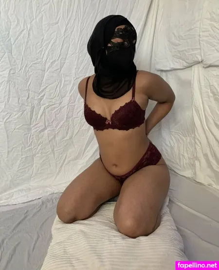 Hijab Queen Free Main Profile Photo