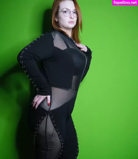 Hilary Ilariaa OnlyFans Thumbnail #B3FPHlMOxN
