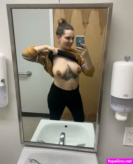 Hippiekitten 420 OnlyFans Thumbnail #7uk1injoR3