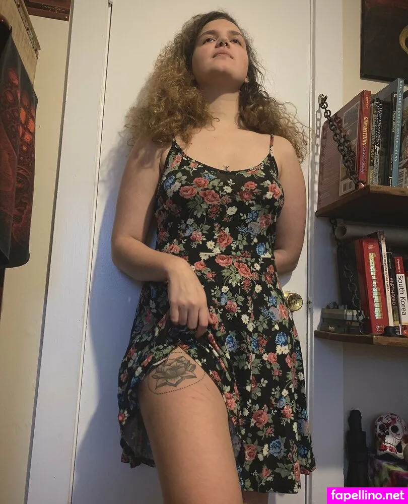 hippie_hippie420, hippiekitten_420 Nude Leaked OnlyFans Photo #92zF5YzCM7