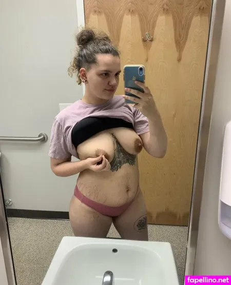 Hippiekitten 420 OnlyFans Thumbnail #ySbFjXJIUx