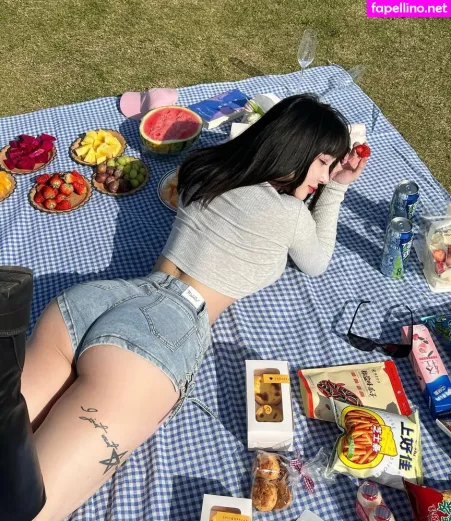 Hitomi Songyuxin OnlyFans Thumbnail #2ASeTWsibz