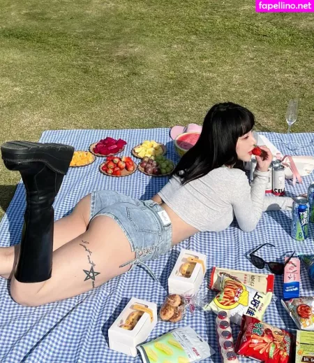 Hitomi Songyuxin OnlyFans Thumbnail #WqXL5Bbvkf