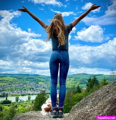 Holla Die Wildfee OnlyFans Thumbnail #adLuURMLTj