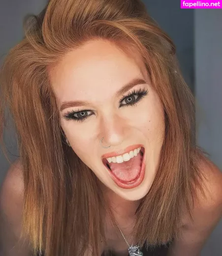 Hollie Bennett OnlyFans Thumbnail #6sF2CRamtv
