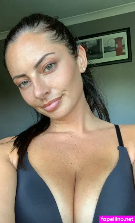 Hollie Q OnlyFans Thumbnail #8uYxJyxlKq