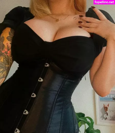 Hollie Rutter OnlyFans Thumbnail #auUdrxep0z