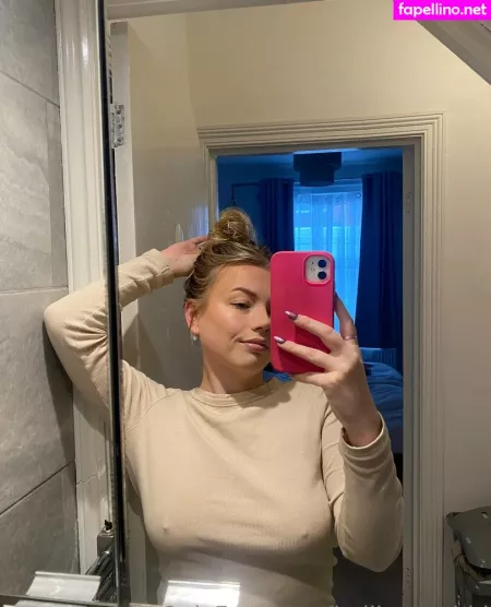 Holliesworldd OnlyFans Thumbnail #SJ2kvclZNR