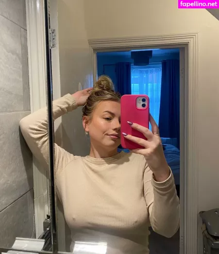 Holliesworldd OnlyFans Thumbnail #SXeKvYsVIr