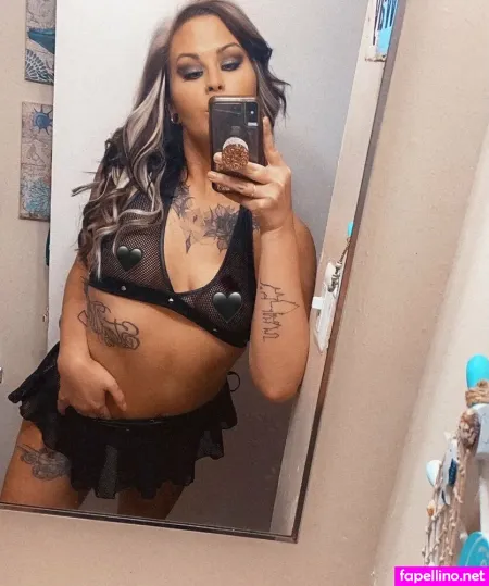 Hollsfreepage OnlyFans Thumbnail #g78iGeEmZ3