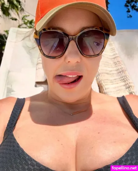 Holly 1 OnlyFans Thumbnail #ZCGgCWyJ4H